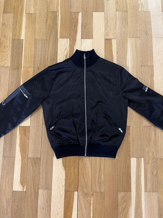 Дамско сатенено яке бомбър