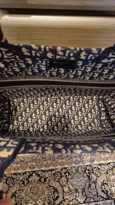 Продам сумку от Диор