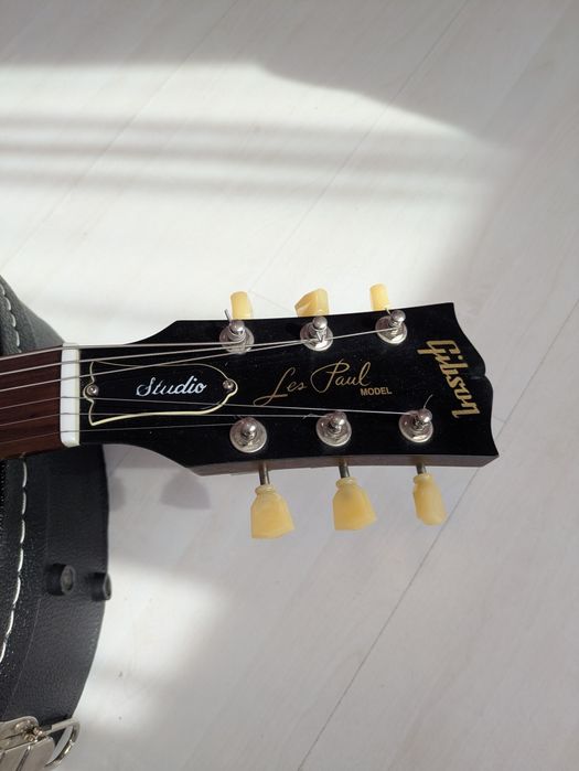 Gibson Les Paul Studio Faded с куфар