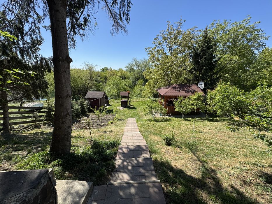 Casa de vanzare in Podgoria cu iesire la Crisul Repede
