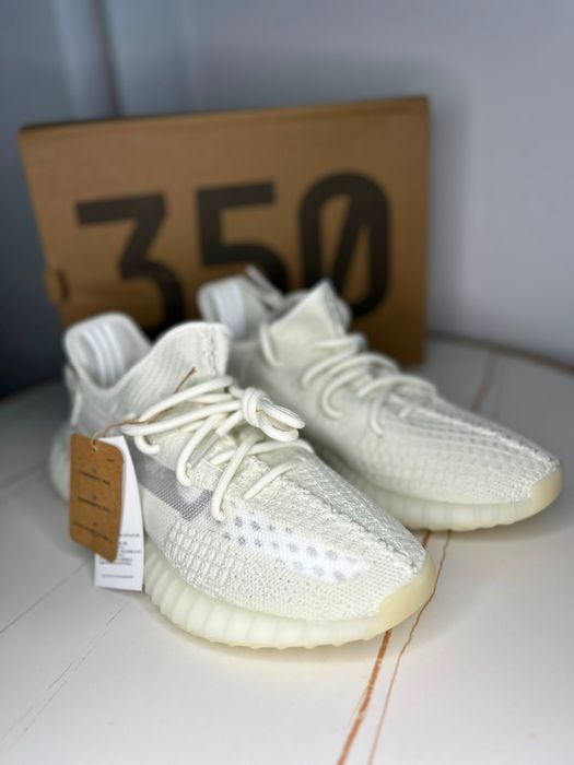 Adidasi Yeezy Albi