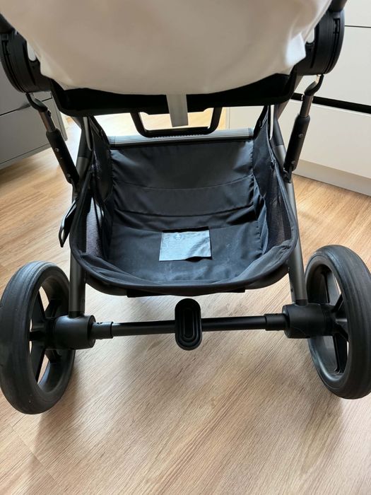 Cybex Balios S Lux само с летен кош