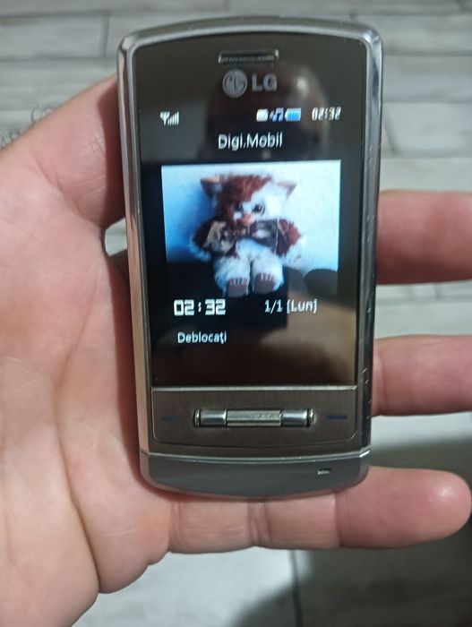 Vând telefon LG KE970