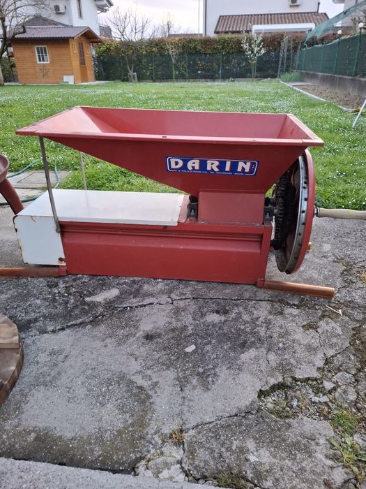 Zdrobitor desciorchinator struguri