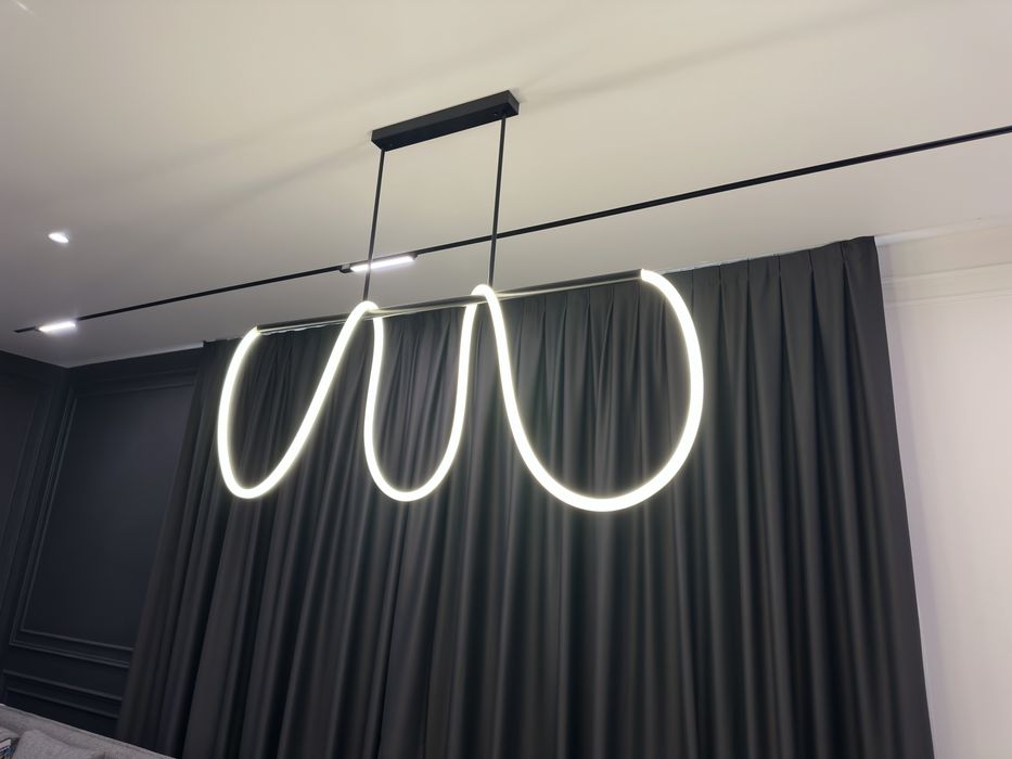 Люстра в минималистичном стиле.