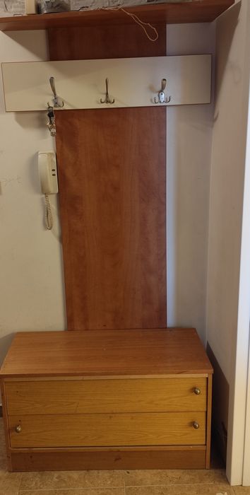 Интериорни  врати, закачалка за дрехи (за антре), шкаф за обувки