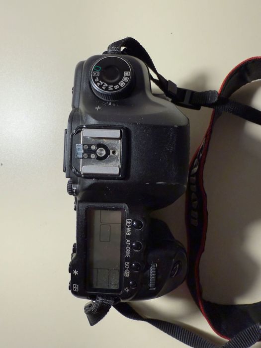 Canon 5D Mark II + батериен грип + 5 батерии, дистанционно и аксесоари