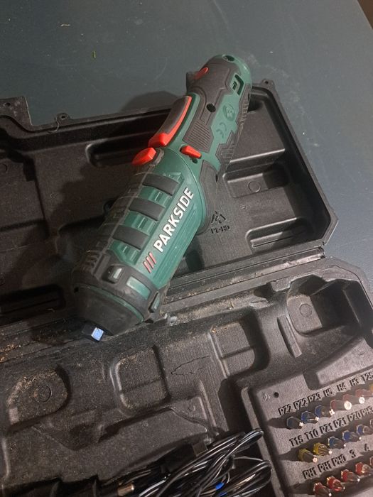 Винтоверт акумулаторна отвертка