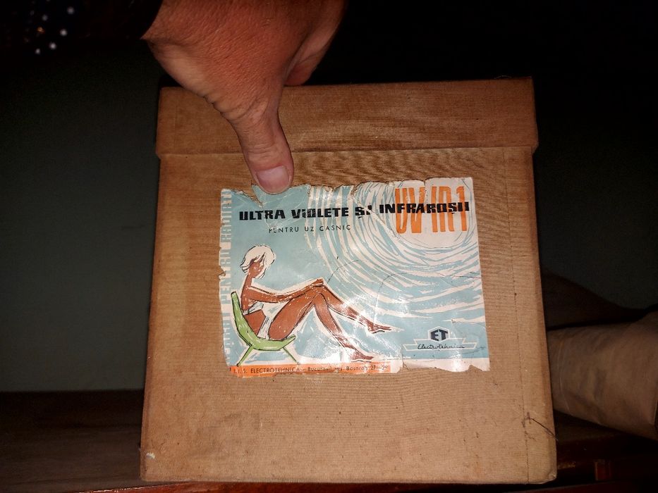 Vând diferite obiecte vechi