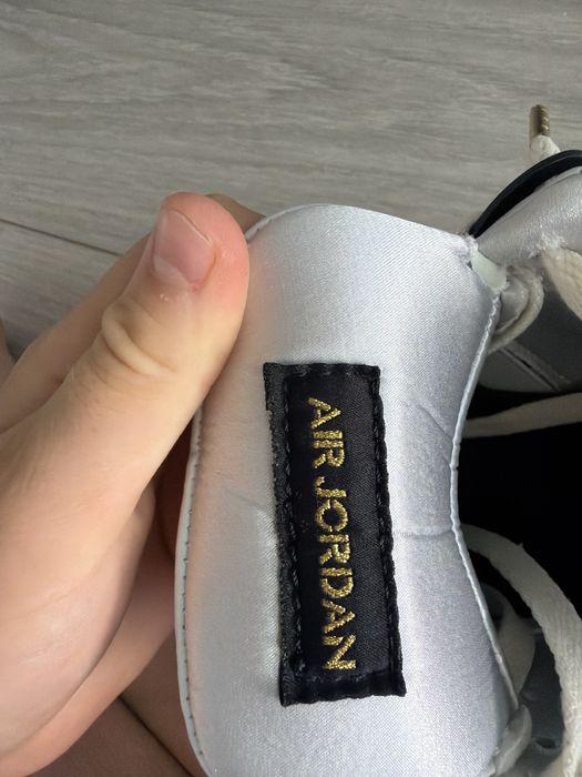 Air Jordan 4 “Platinum Gold”