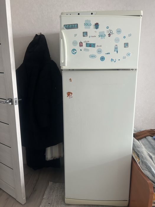 Двухкамерный холодильник,все работает,по доступной цене