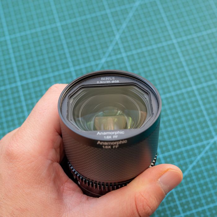 Sirui Saturn 35mm t2.9 1.6x anamorphic neutral flare- L-mount Lumix