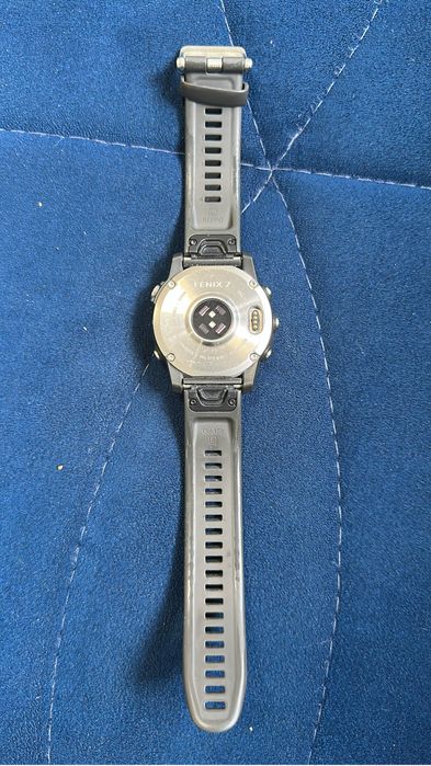 Продаю часы Garmin.