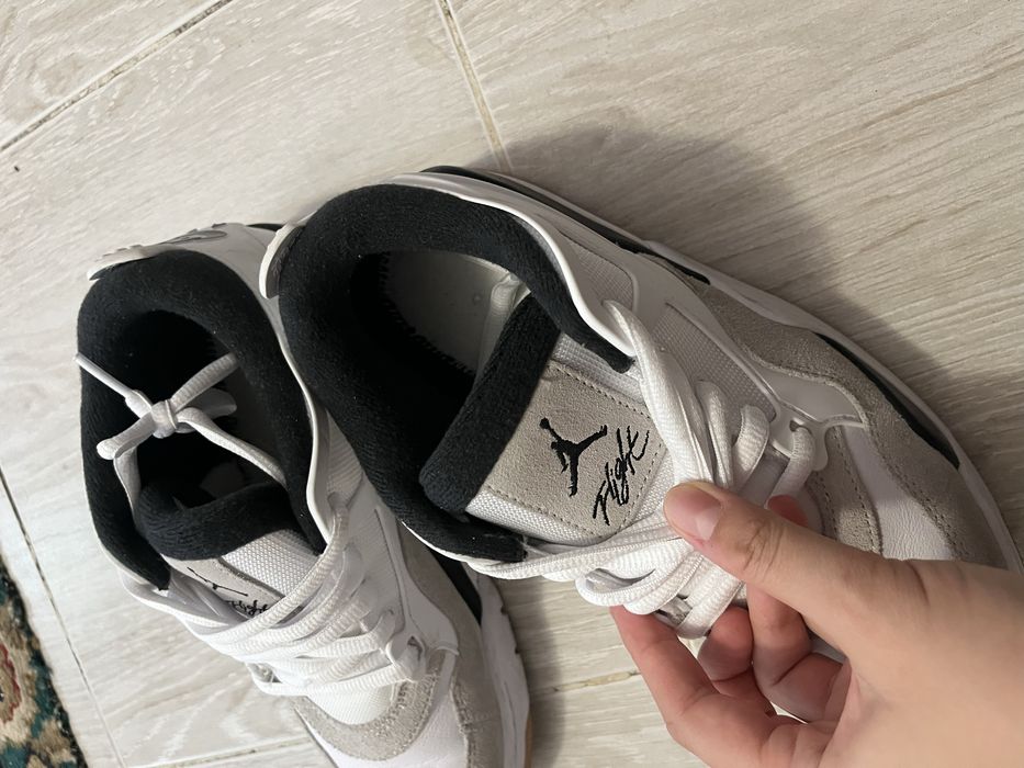 Nike Air Jordan.