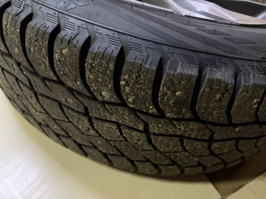 Продам резину R18 235/60