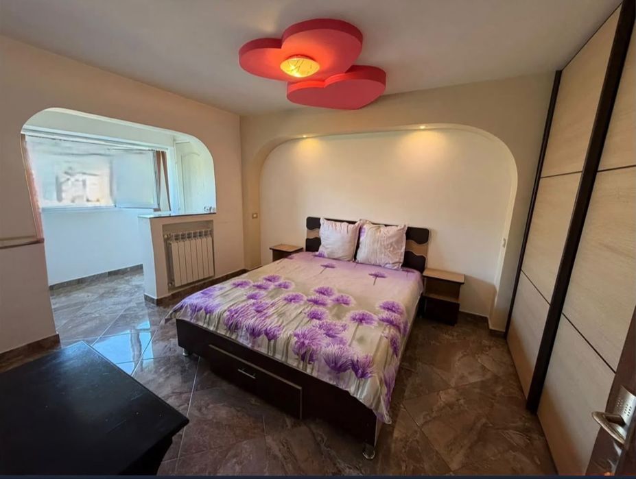 Proprietar vind apartament cu 2 camere,etaj 2
