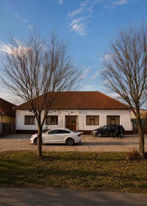Casă spațioasă cu destinație mixtă – locuință și spațiu pentru afacere