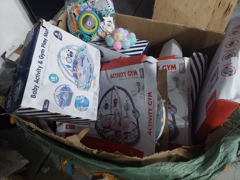 Коробка игрушек для детей все за 5 тысяч б, у