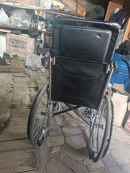 Продам инвалидную коляску новая .