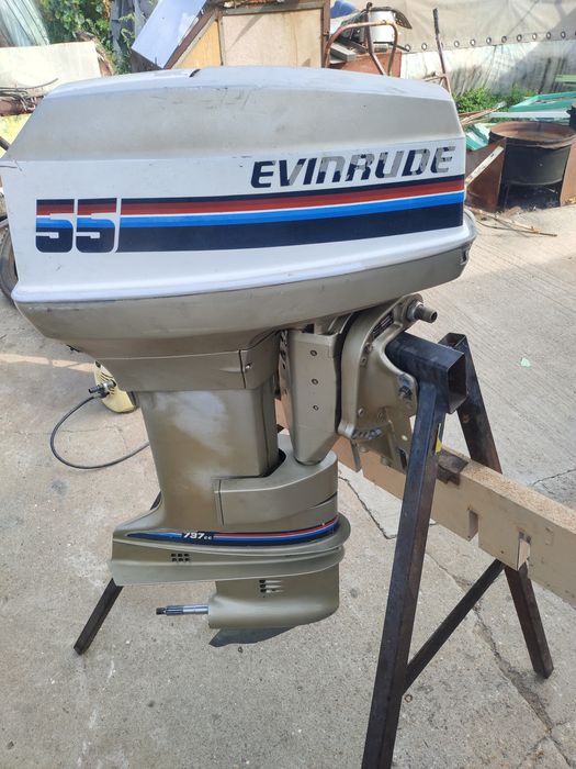 Мотор (двигател) за лодка Evinrude, за части или ремонт