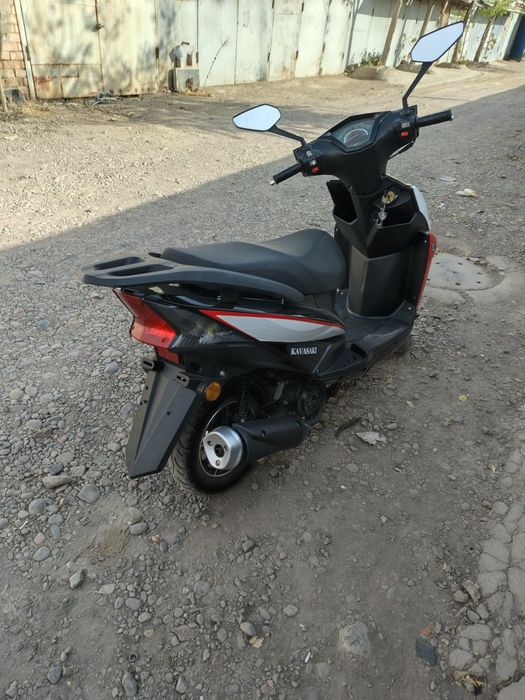 Скутер "Кавасаки" 150 кубов