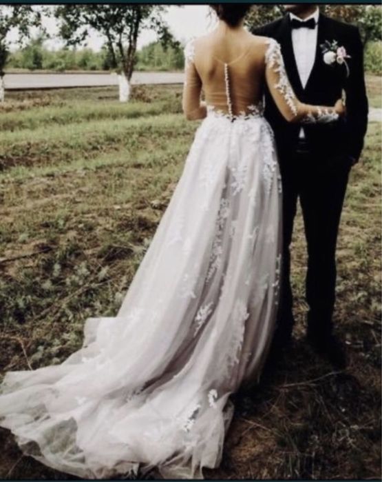 Свадебное платье (почти новое)