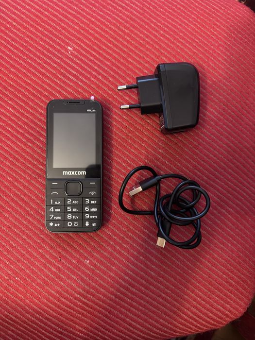 Telefon Maxcom MM248 Dual SIM, ca nou, cu încărcător și cutie