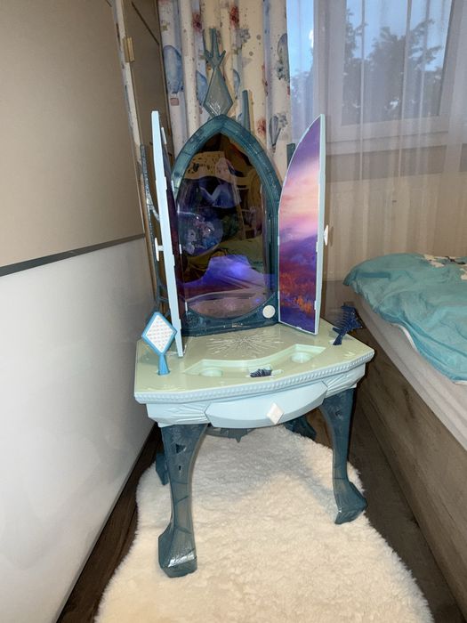 Тоалетка на Замръзналото кралство Елза и Анна