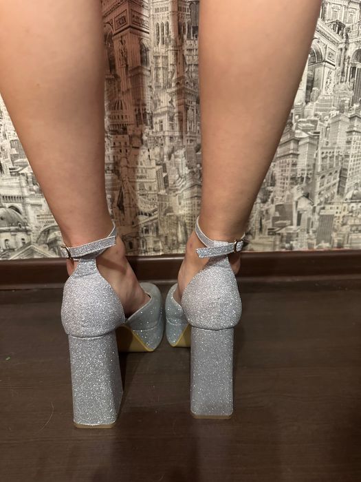 Обувки на ток и платформа