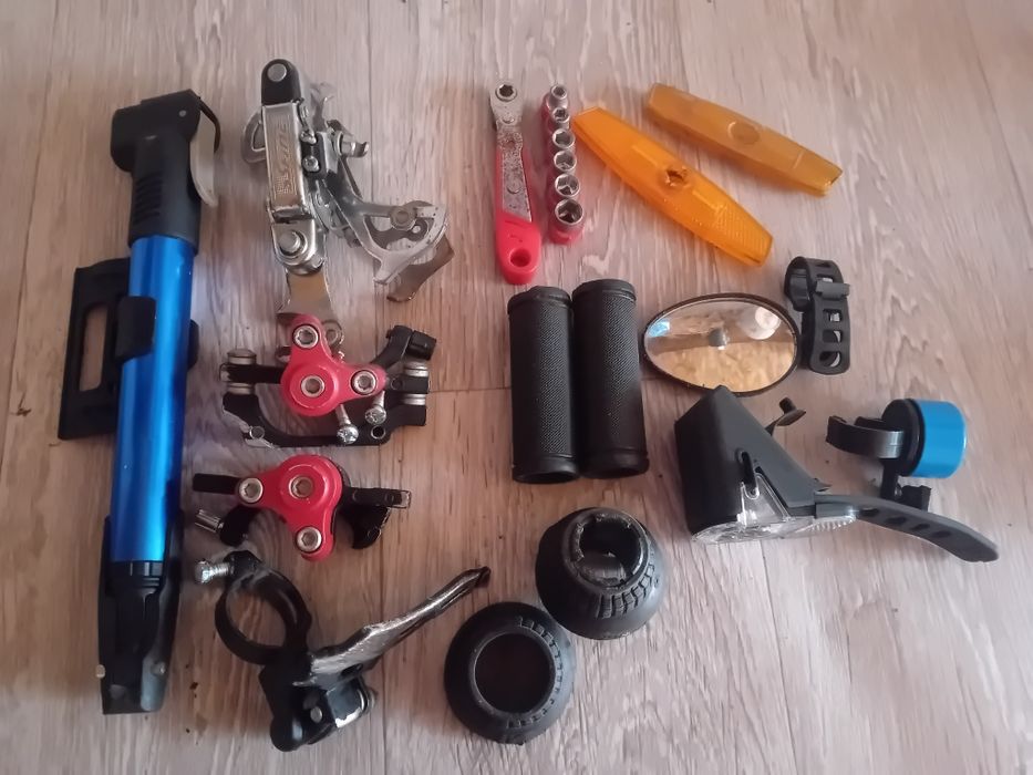 Bicicletă 26 inch, perfect funcțională + piese schimb