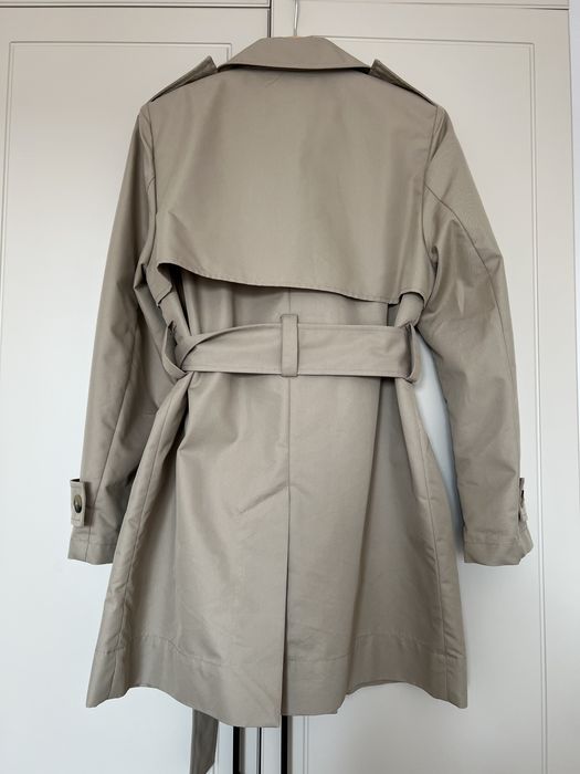 Trench Zara cu eticheta