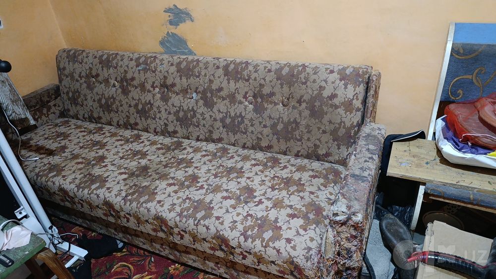 Divan sovetskiy.
