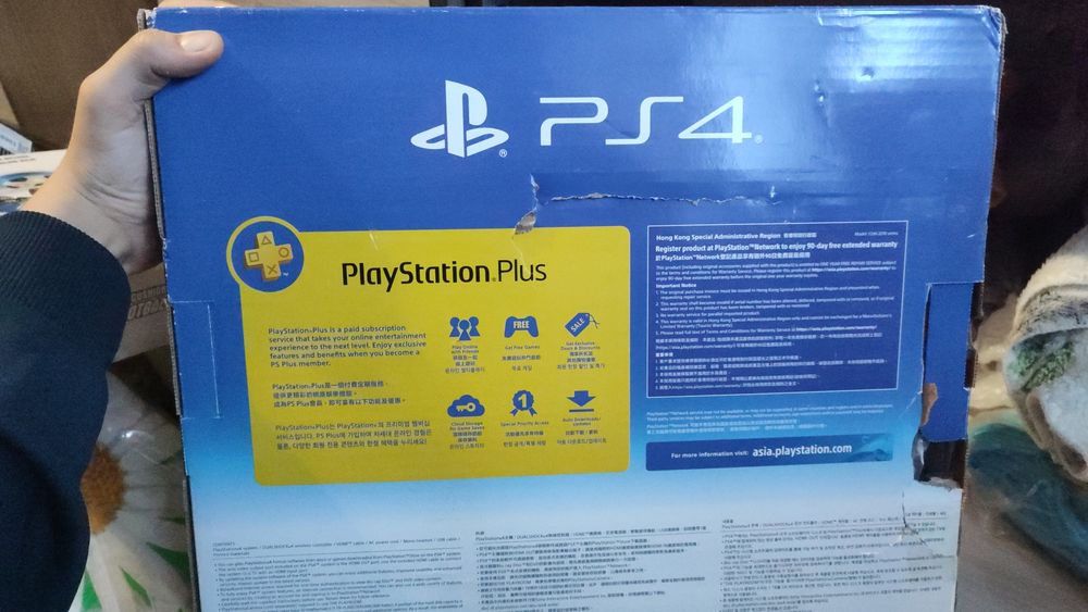 Продам пс4 Слим .