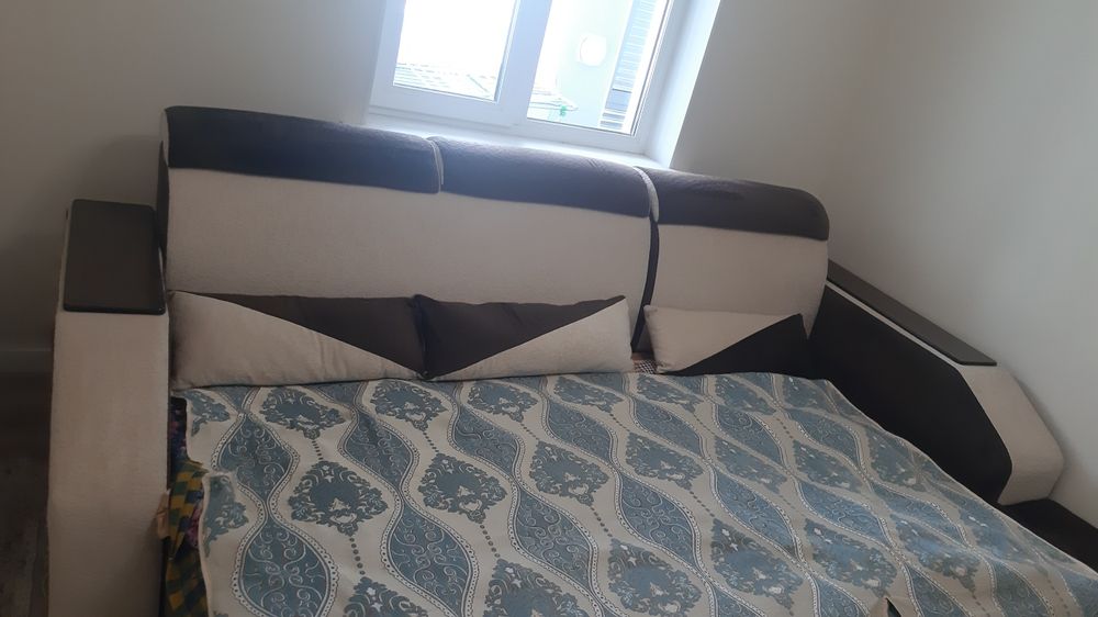 Продам б/у диван. Требует ремонта