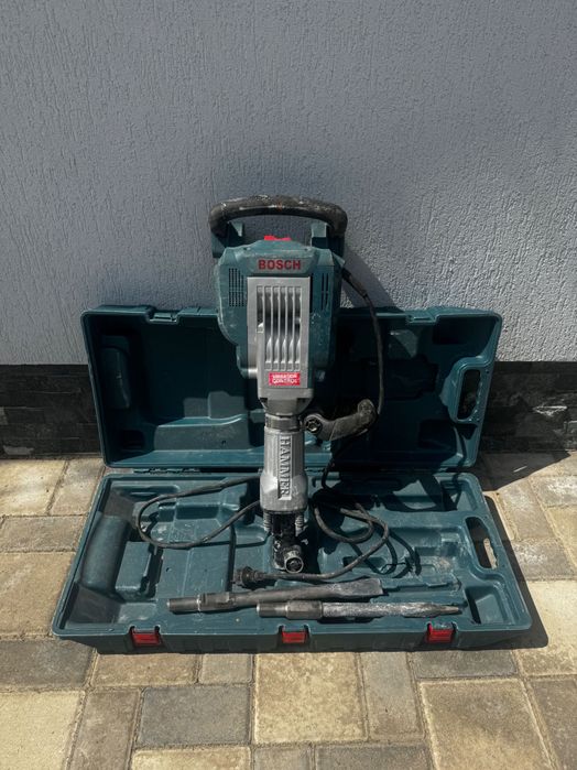 Închiriez picaner mare