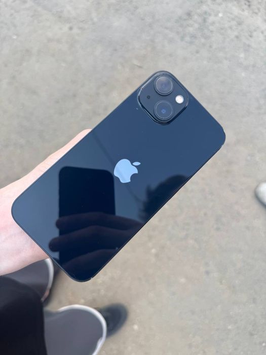 Продаю Iphone 13