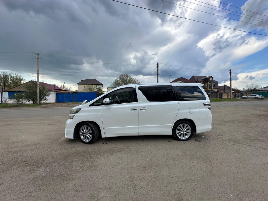 Продам машину Тойота VELLFIRE
