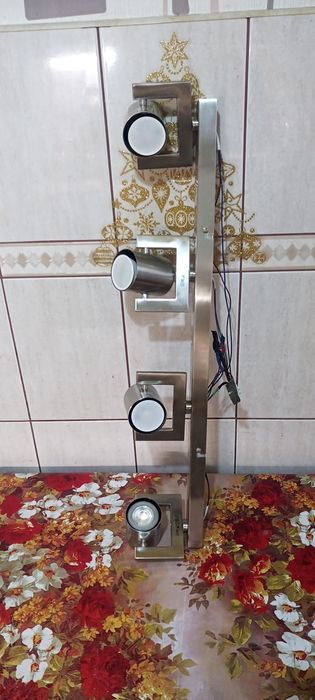 Plafoniera cu 4 spoturi