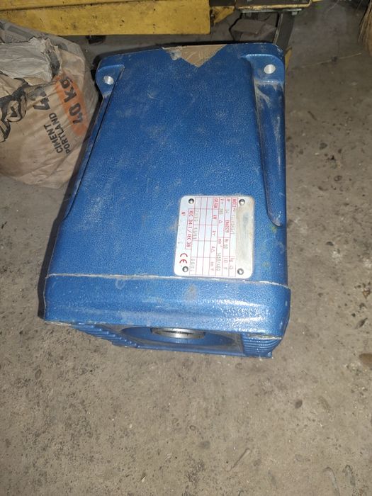 Motor electropalan cu frana