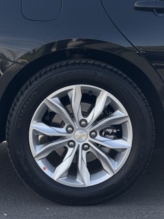 Malibu 2 Premier Yili-2022 AvtoKredit 1 kunda toza moshina