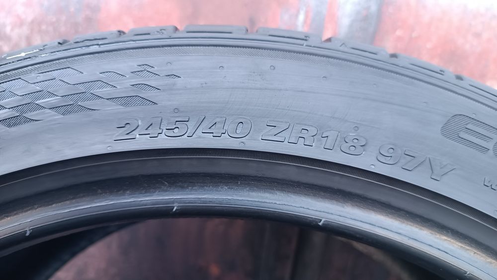 245/40/18 Kumho .