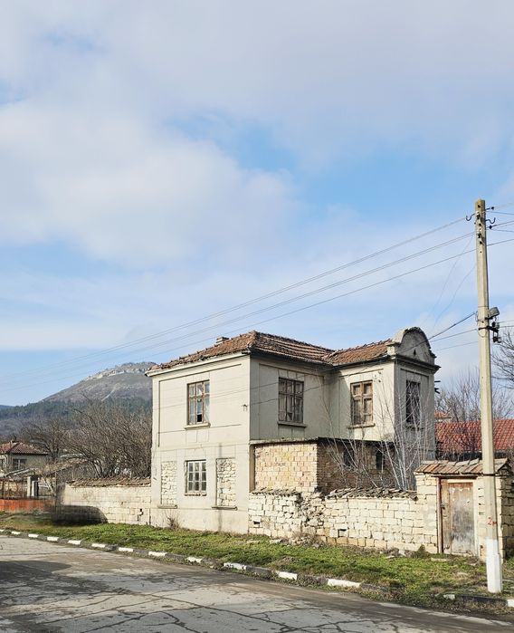 Продавам къща в село Врнчан