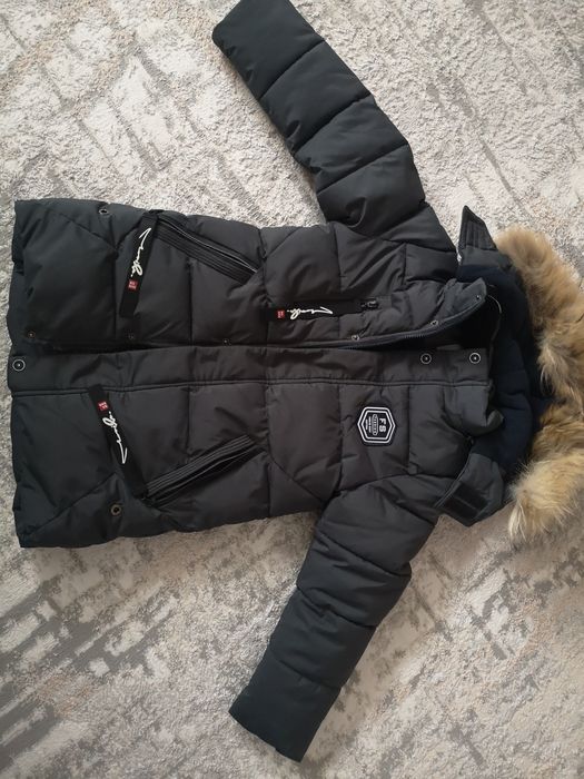 Зимняя куртка на мальчика в отличном состоянии