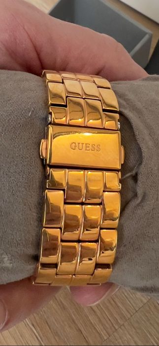 Часы женские Guess