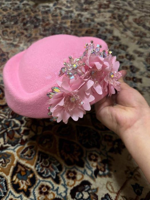 Tabletki bosh kiyimi sotiladi