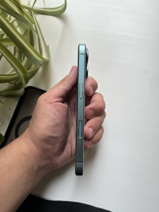 Продам айфон 16 iphone 16