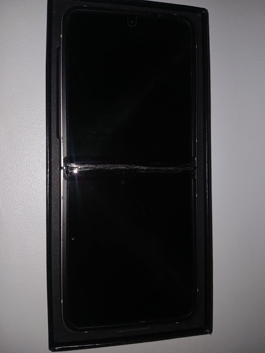 Samsung Z Flip 6 512 GB за части