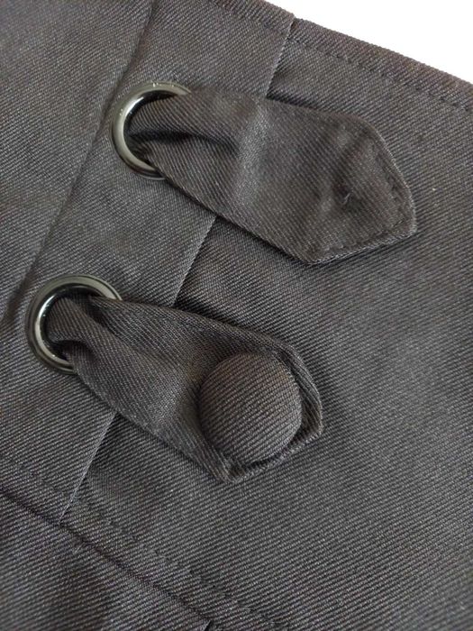 Fusta neagra noua scurta cu pliuri 42 un nasture cazut dar disponibil