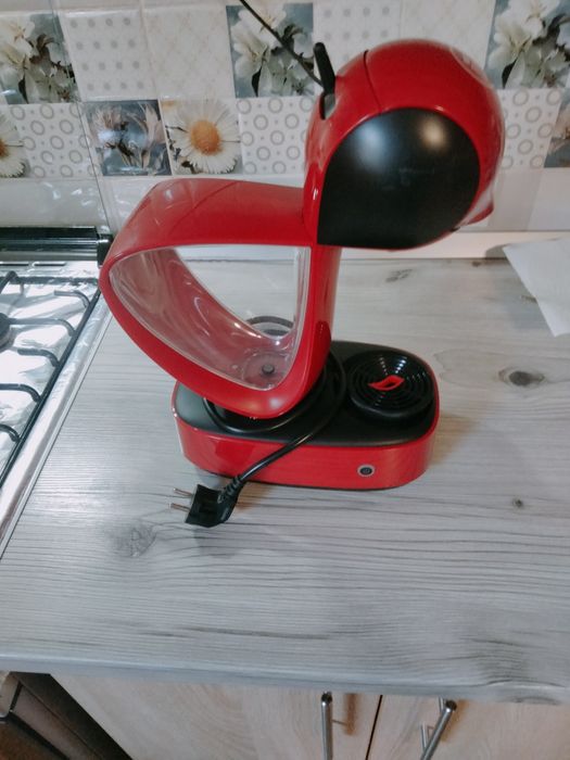 Vând aparat de cafea cu capsule.