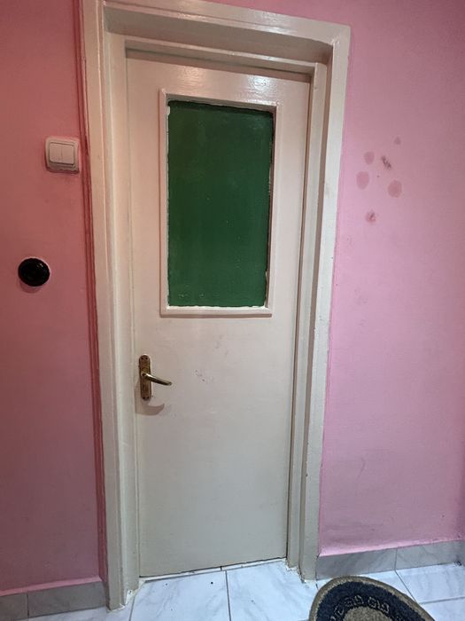 Usi de vanzare din lemn masiv